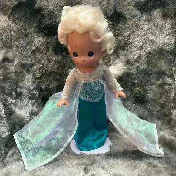 Disney Precious Moments  Elsa Frozen - Picture 2 of 16